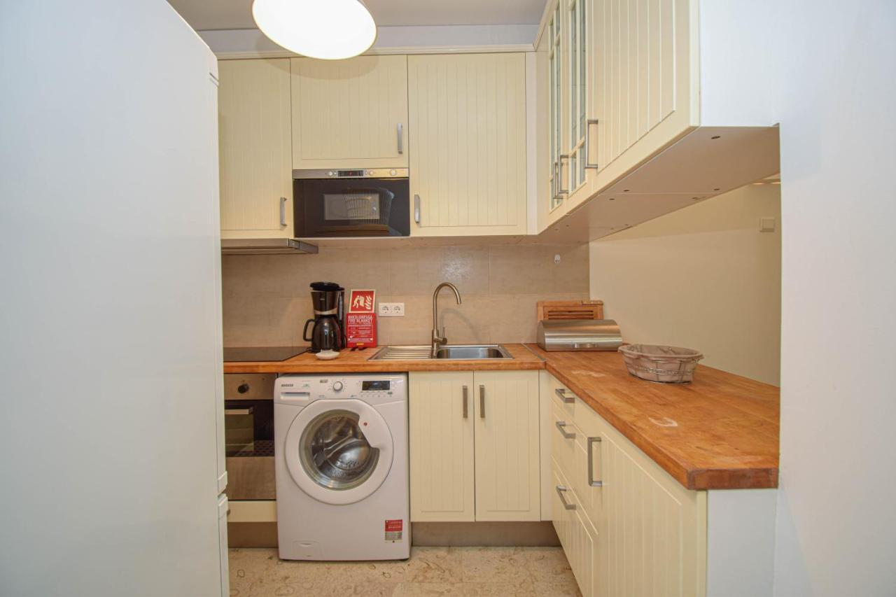 Central Family Apartment - 60 M From The Beach Кашкайш Экстерьер фото